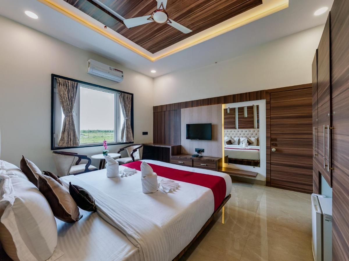 โรงแรมจันทราทีป รีเจนซี Dhule ภายนอก รูปภาพ