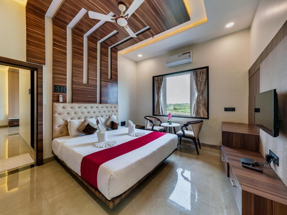 โรงแรมจันทราทีป รีเจนซี Dhule ภายนอก รูปภาพ
