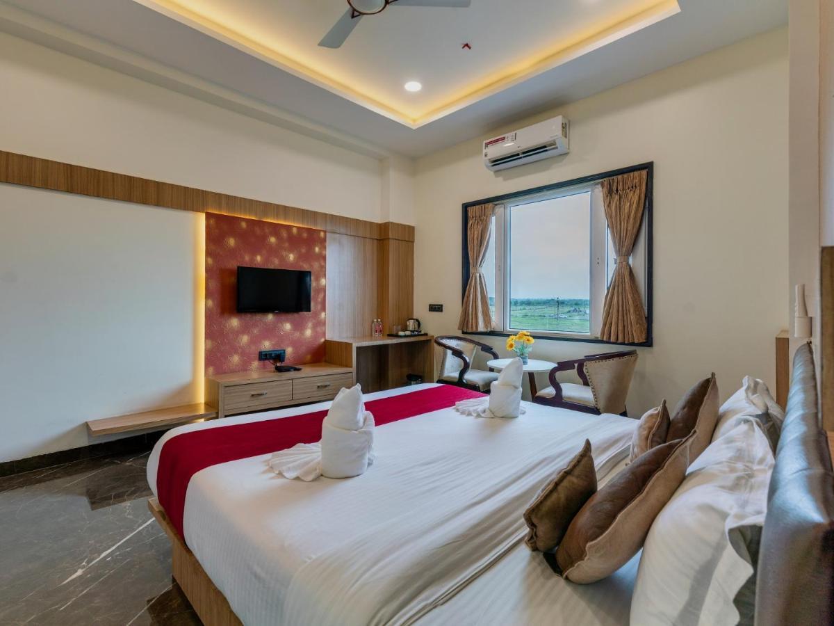 โรงแรมจันทราทีป รีเจนซี Dhule ภายนอก รูปภาพ