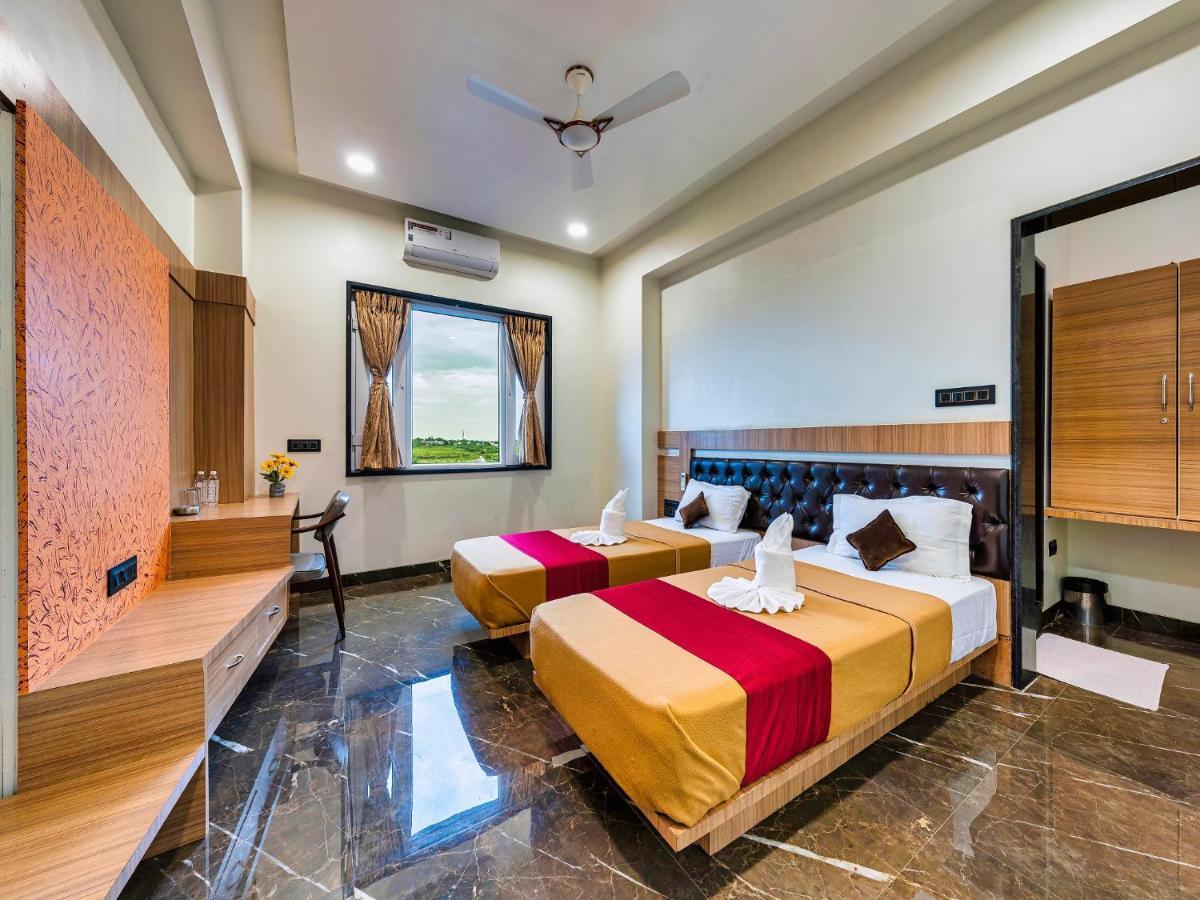 โรงแรมจันทราทีป รีเจนซี Dhule ภายนอก รูปภาพ