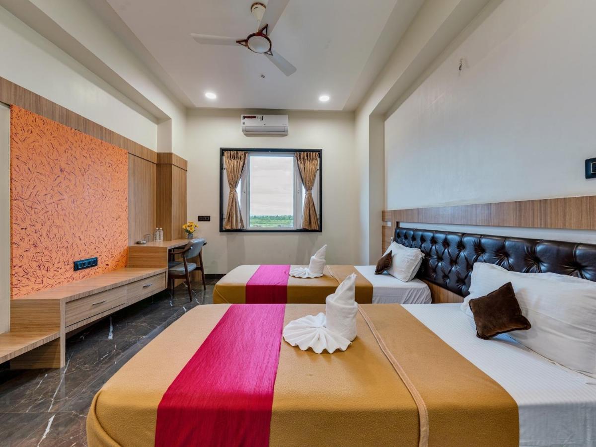 โรงแรมจันทราทีป รีเจนซี Dhule ภายนอก รูปภาพ
