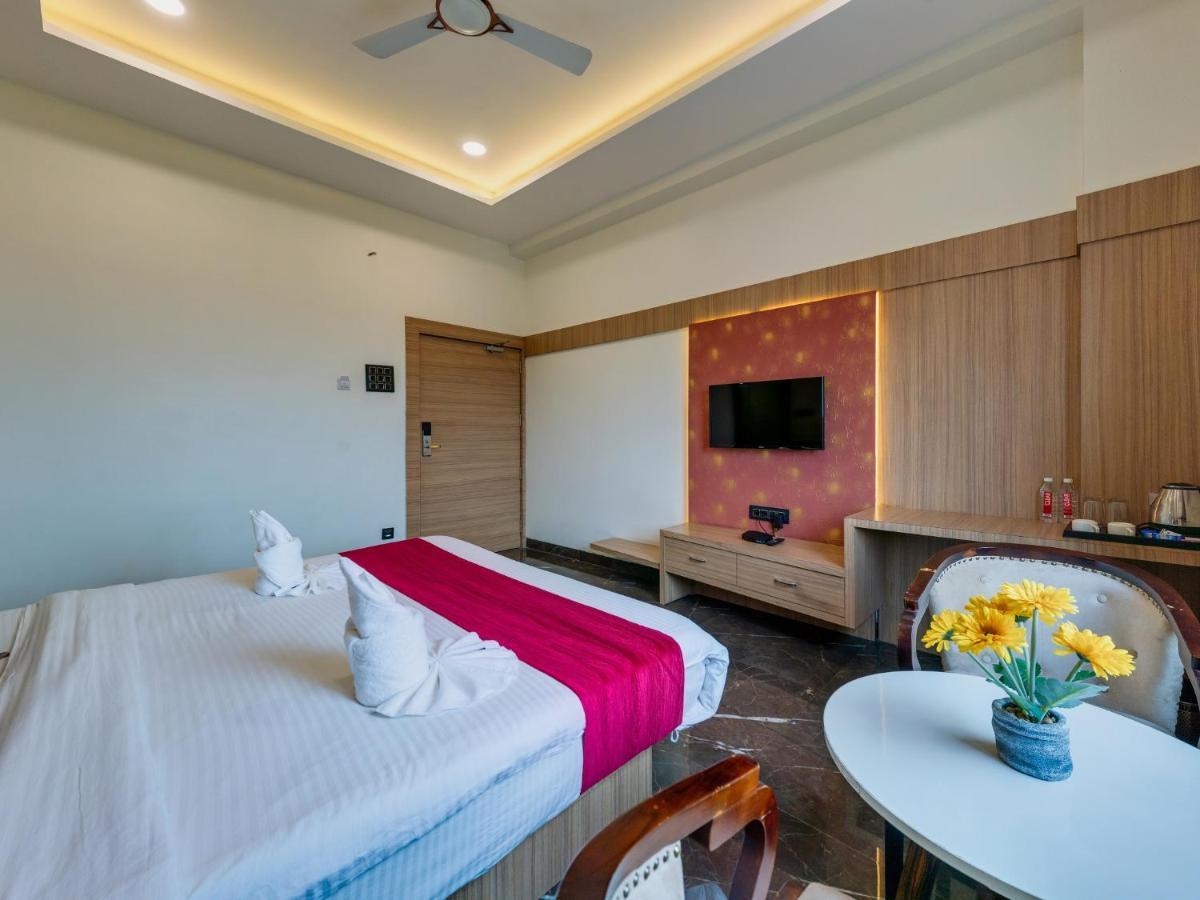 โรงแรมจันทราทีป รีเจนซี Dhule ภายนอก รูปภาพ